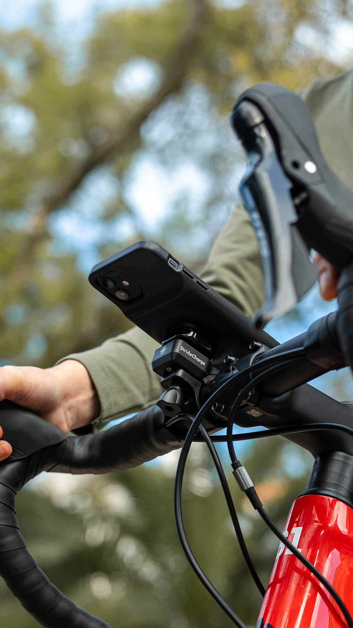 Close up of the Stride Bike Mount attached to a bicycles handlebars and the Charge Case attached to the Mount